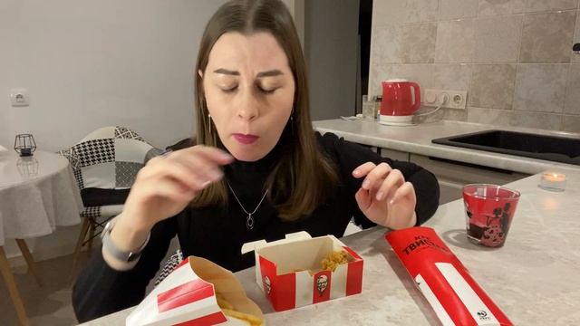 МУКБАНГ KFC?? СКИДКА 30%?? ПЕРЕКУС? БУРГЕР и ТВИСТЕР Де Люкс? MUKBANG Burger #Тюмень