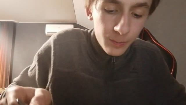 ем суп вилкой