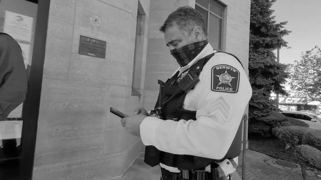 Mayor Defends Man After Cops Do This смотреть онлайн