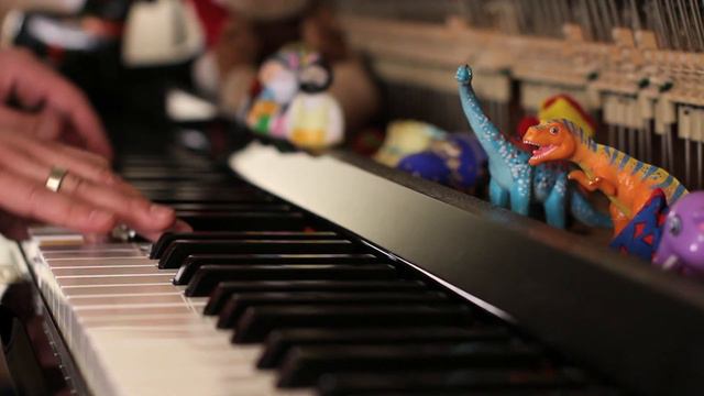 Jingle Puppets, The Piano, Op. 1 - music, puppets and the baby (jingle puppet episode 1) смотреть онлайн