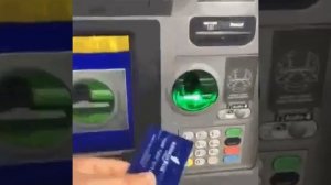 Как правильно вставить карточку в банкомат