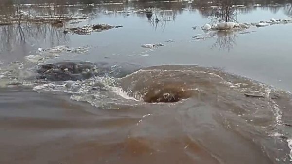 Amazing monstrous whirlpool / Чудовищный водоворот / Dvietes atvars / Torbellino / Tourbillon