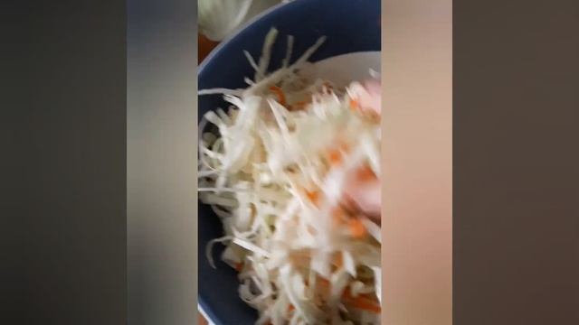 Квашеная капуста.Квасим капусту правильно.Вкусно и полезно#еда#простобыстро #капустаквашеная#полезн смотреть онлайн