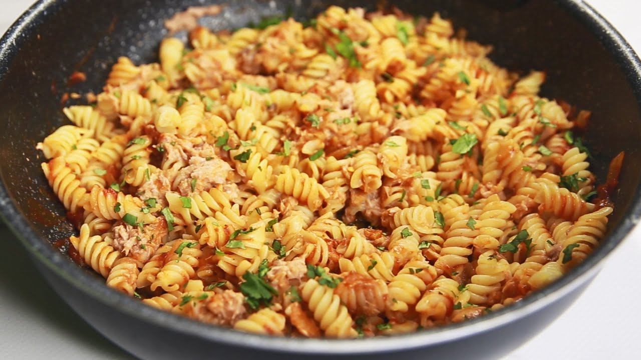 Самый ВКУСНЫЙ УЖИН, который я когда-либо ела - Рецепт Ужина из Макарон на Скорую руку! смотреть онлайн