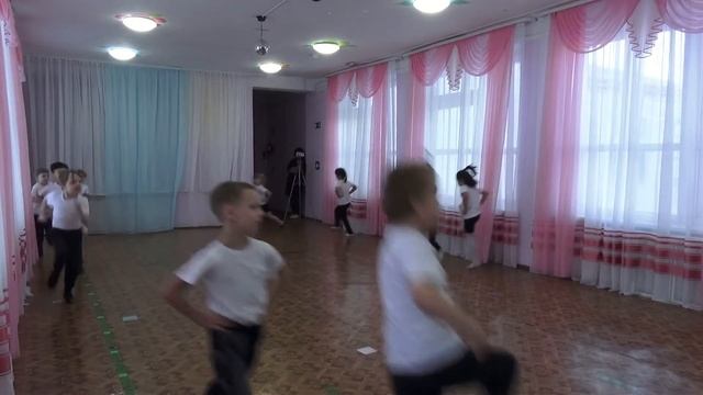 Бег с заданиями с дошкольниками смотреть онлайн