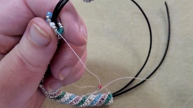Russian Spiral Bracelet Tutorial Using Different Size Beads смотреть онлайн