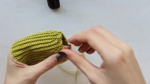 Как сшить вязаную шапку без видимого шва / Sew the crochet hat fabrics