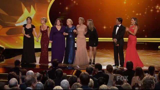 Melissa McCarthy wins an Emmy at the 2011 Primetime Emmy Awards смотреть онлайн
