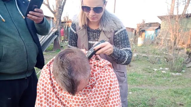 Короновирус кет кет. Бреюсь почти налысо, так как не работают парикмахерские. смотреть онлайн