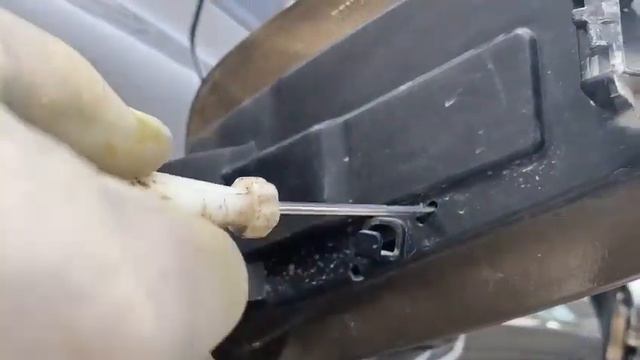 Как снять лючок бензобака Renault arkana смотреть онлайн