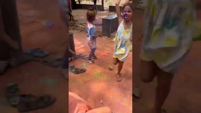 САМОЕ ЯРКОЕ СОБЫТИЕ в МИРЕ.Холи в Индии.Праздник красок#travel #shorts #india #goa #video #гоа #hol смотреть онлайн