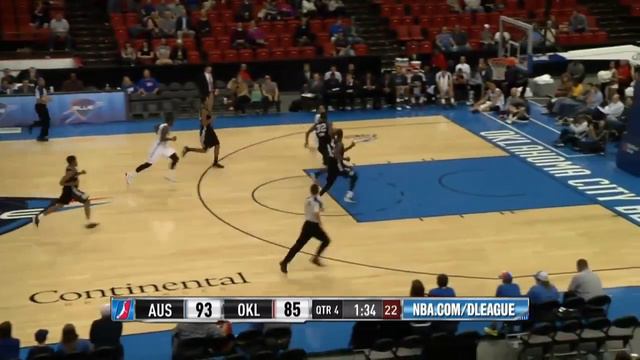 Jonathan Simmons gets up for the rejection смотреть онлайн