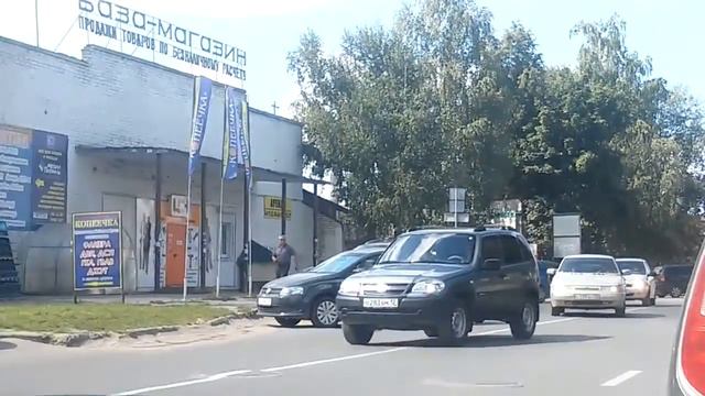 "Фольцваген Поло" мешает проезду автомобилей смотреть онлайн
