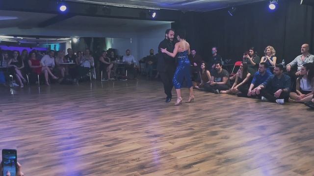 Lorena Tarantino & Gianpiero Galdi - Violetas @ Milonga Sin Palabras (4/5) смотреть онлайн