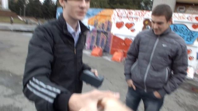 Подарили "айфон" - забрали в милицию :D смотреть онлайн