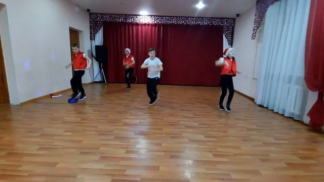 Lil Champions "Танец гномиков" смотреть онлайн