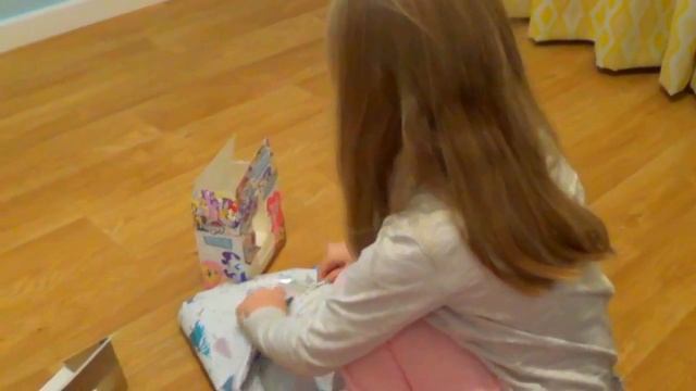 Подарки от Деда Мороза / Что нам принес Санта Клаус на Рождество смотреть онлайн