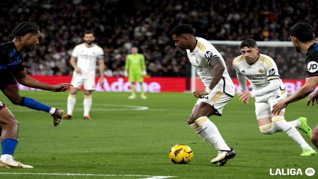 MODRIC RESCATA al MADRID con un GOLAZO y GANA 1-0 al SEVILLA pese al NEFASTO ARBITRAJE ¡MÁS CERCA! смотреть онлайн