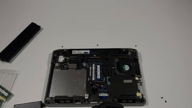 Dell Latitude E6330 Upgrade SSD, RAM смотреть онлайн