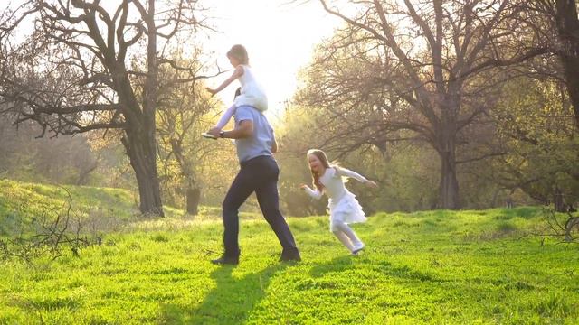 7 WAYS AN EMOTIONALLY ABSENT FATHER AFFECTS DAUGHTERS смотреть онлайн