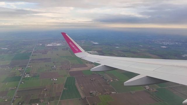 Wizz Air low attitude - Preparing to land to BLQ - Bologna Aerial View смотреть онлайн