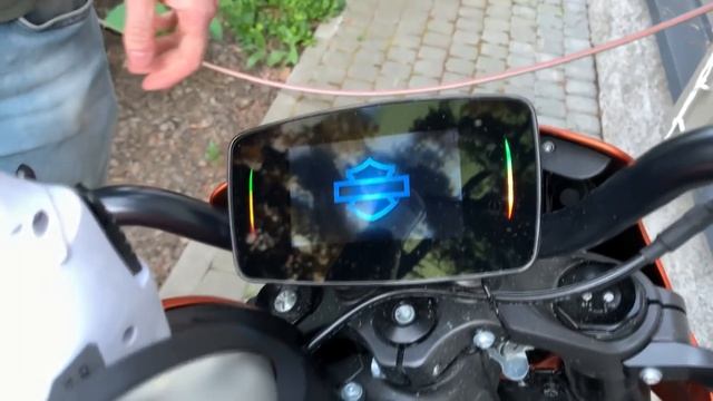 Первый в России Harley-Davidson LiveWire. Электрический мотоцикл. Обзор, зарядка, мнение владельца смотреть онлайн