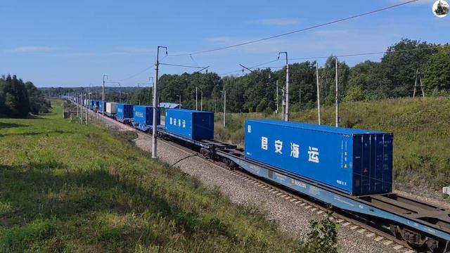 Железная дорога. Электровоз ВЛ10У-957 с грузовым поездом. смотреть онлайн