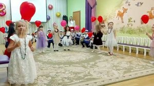 Вход на утренник 8 марта старшая группа.