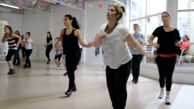 El Baile Del Gavilan Zumba Fitness Curitiba- Zin Edson Alves- coreografia de Marggiori Ariza. смотреть онлайн