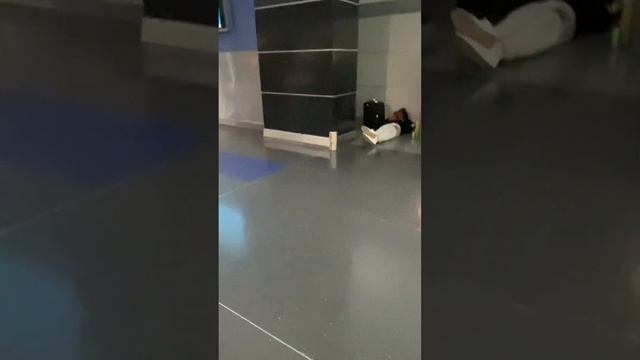 JFK AIRPORT ARRIVALS смотреть онлайн