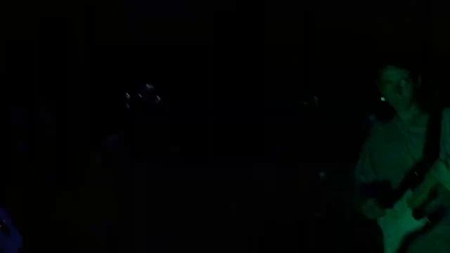 группа Ssshhhiiittt! играет