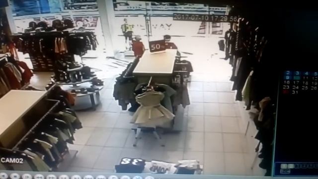 РИО Дмитровка пожар, запись с камеры видео наблюдения из магазина смотреть онлайн