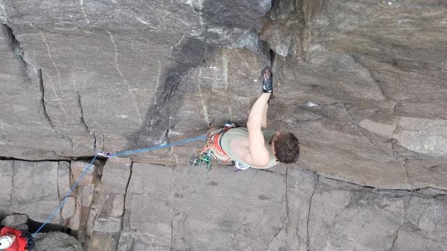 Pro Climbers VS First Ever Crack Climb *Incredible Results* смотреть онлайн