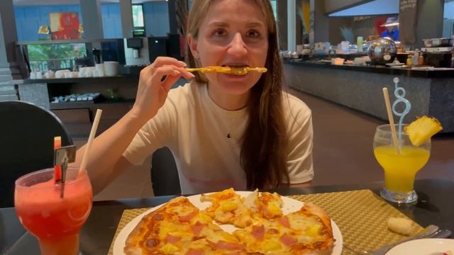 Один день с Никой на Пхукете!Идем на пляж Ката.Встретились с блогерами! смотреть онлайн