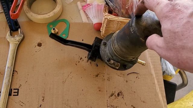 How to Remove a Fuel Filter from a Mechanical Fuel Pump смотреть онлайн