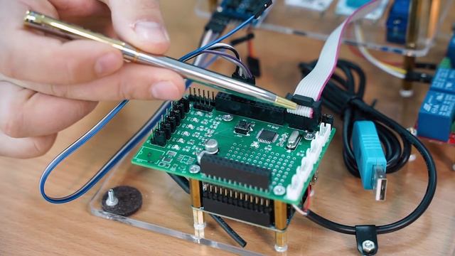 Учебный стенд DTK-1: пример работы с интерфейсом GPIO на микроконтролле AVR ATmega328P смотреть онлайн