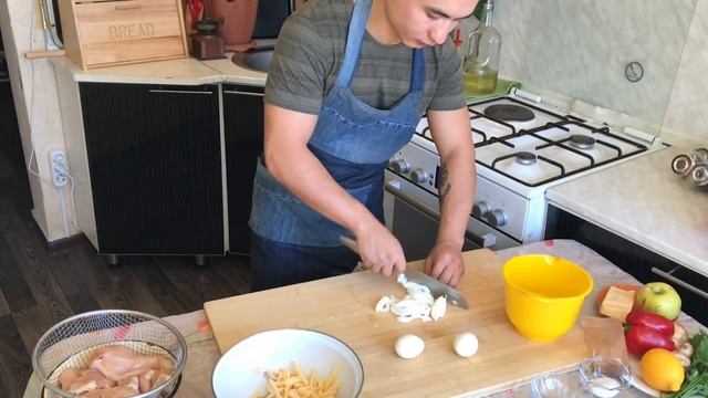 Салат из куриного филе и яблока смотреть онлайн