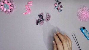 Бантики с многослойными лепестками из атласной ленты.