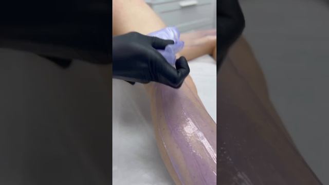 Как проходит депиляция полимерным воском💁🏼♀️ #лазернаяэпиляция #депиляция #электроэпиляция смотреть онлайн