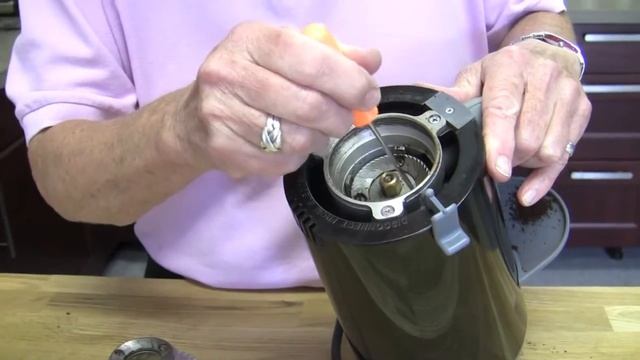 Tech Tip: How to Clean the Nuova Simonelli Grinta Coffee Grinder смотреть онлайн