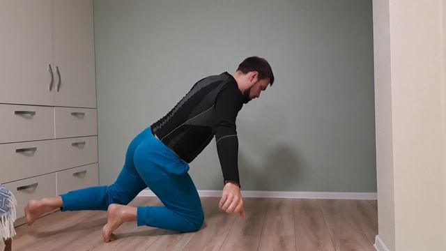 Попробуйте повторить кувырок назад на одну ногу. Challenge roll backward on one leg. Systema. смотреть онлайн