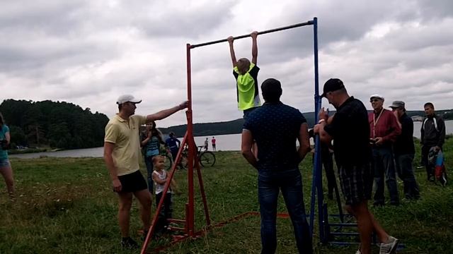 Сысертский пляж 2013 - Подтягивания на перекладине - Игорь Субботин смотреть онлайн
