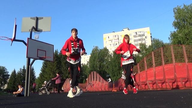 СТАНЦЕВАЛИ НА ДЕТСКОЙ ПЛОЩАДКЕ ? смотреть онлайн