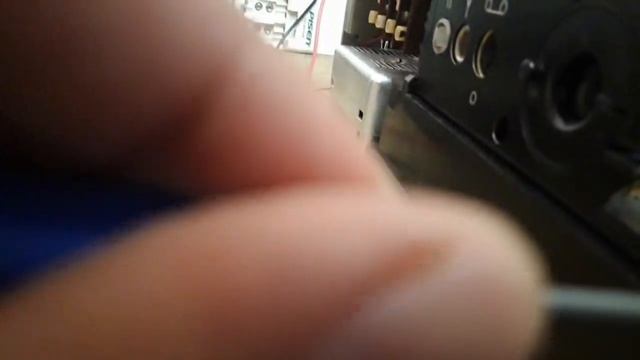 Rīga-104 из Екатеринбурга. Часть 3. ТехноТРЭШ: Ремонт АМ/FM. Решётка. Стаб 5В. Хлопки. Блок питания смотреть онлайн