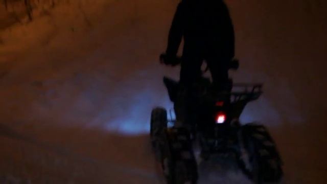 Снего-квадрик с новыми грунтозацепами.11.12.2012г.mpg смотреть онлайн