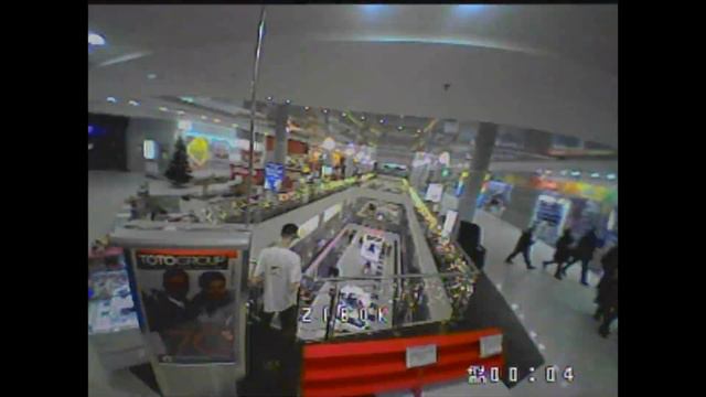 На квадрокоптере по торгому центру! TinyWoop Tinker Beta65