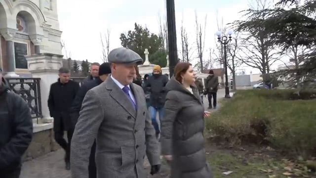 Контроль выполненных работ по ремонту сквера возле Свято-Владимирского собора в Севастополе смотреть онлайн
