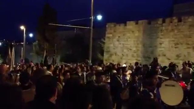 Марш арабских католиков у старого города смотреть онлайн