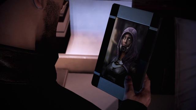 Mass Effect 3 Legendary Edition Shepard looks at Tali's Picture (Maskless Tali) смотреть онлайн