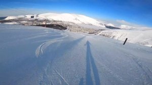 Спуск на горных лыжах в Хибинах (Кировск, BigWood) трасса 15+16 от первого лица